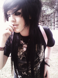 -Emo-emo-7096638-245-327 - album pt my bff bitha moah Mile mirelutzadeea