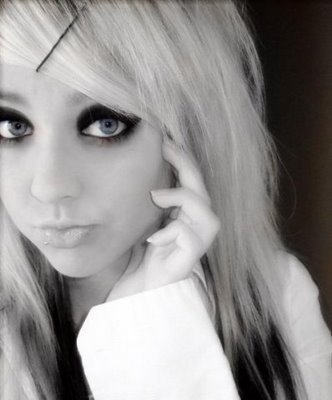 -Emo-emo-8173504-332-400 - album pt my bff bitha moah Mile mirelutzadeea