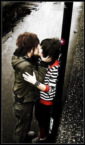 kiss-emo-7318524-298-505 - album pt my bff bitha moah Mile mirelutzadeea