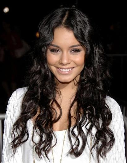 Vanessa_Hudgens_1244042778_1