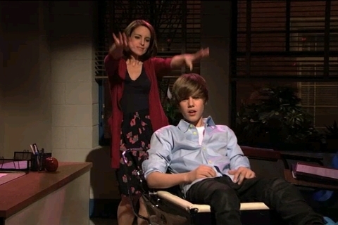 Bieber-On-SNL-4-10-10-justin-bieber-11464389-480-320 - 0_0 Justin on SNL 0_0