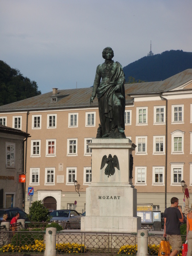 Mozartplatz (2009, July 01); Salzburg.
 Mozartplatz (2009, July 01); Salzburg.