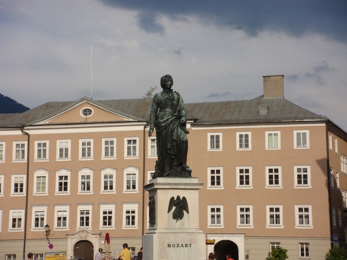 Mozartplatz (2009, July 01); Salzburg.
