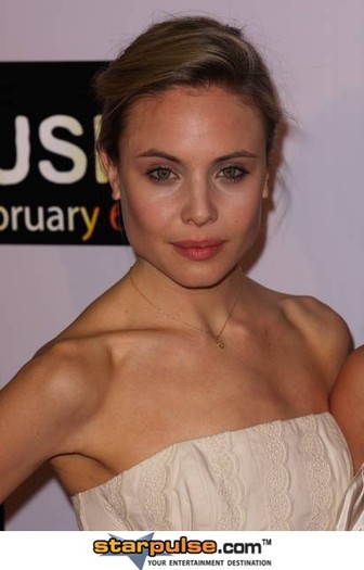 LEAH PIPES 6 - PIXEL PERFECT