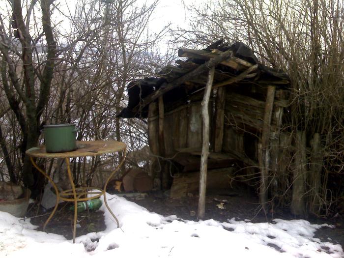 masuta de cafea langa toaleta