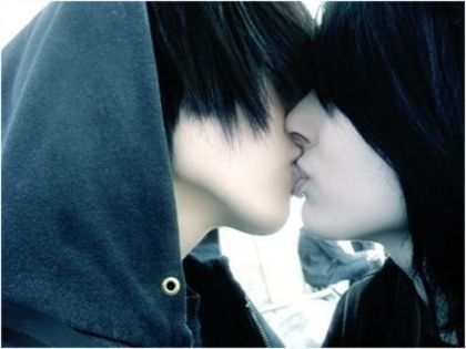 emo-kids-cry-when-they-kiss - Emo Lov3