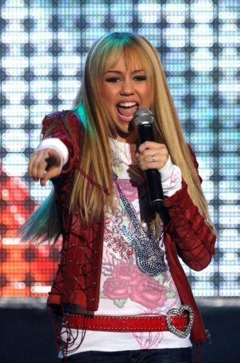 miley-cyrus_com-hannahmontanalive-london2007-c003 - Hannah Montana live in London - hannah montana vive in London