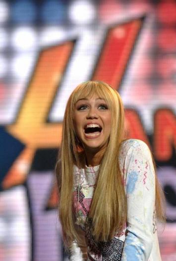 miley-cyrus_com-hannahmontanalive-london2007-f001 - Hannah Montana live in London