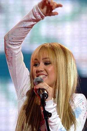 miley-cyrus_com-hannahmontanalive-london2007-f002 - Hannah Montana live in London - hannah montana vive in London