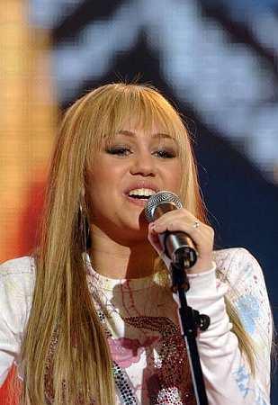 miley-cyrus_com-hannahmontanalive-london2007-f003 - Hannah Montana live in London