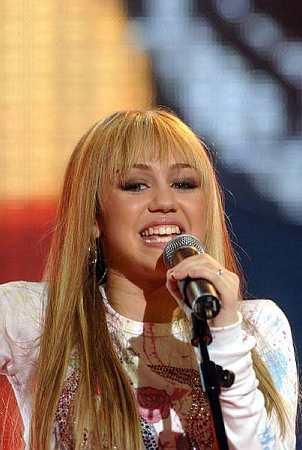 miley-cyrus_com-hannahmontanalive-london2007-f004 - Hannah Montana live in London - hannah montana vive in London
