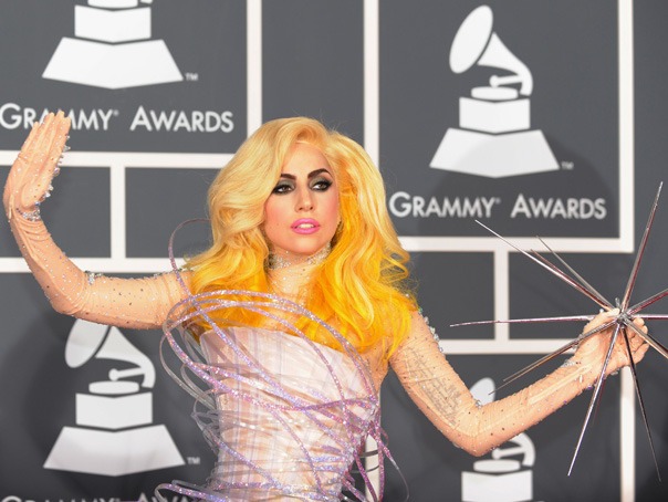 lady-gaga-main - lady gaga la premiile grammy