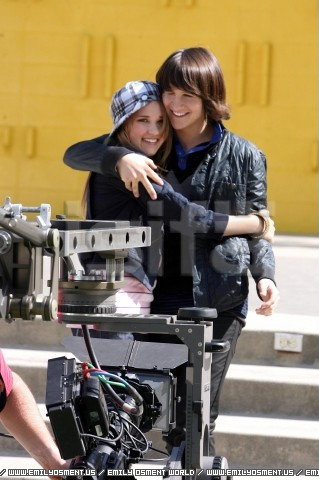 dhmndnfghsfg - emily osmen miley cyrus si mitchel musso