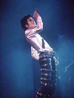 96857_michael-jackson-on-stage-in-nyc-in-1993 - Another Part Of Me