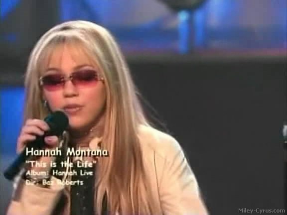 miley-cyrus_dot_com-hannahmontana-ep1caps021 - Hannah Montana episode 01 - Lilly do you want to know a secret