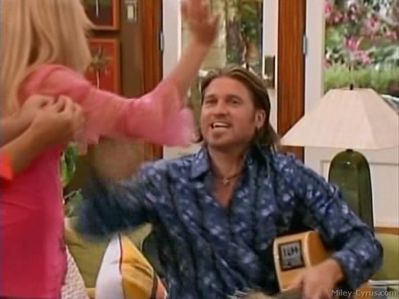 miley-cyrus_dot_com-hannahmontana-ep1caps037 - Hannah Montana episode 01 - Lilly do you want to know a secret