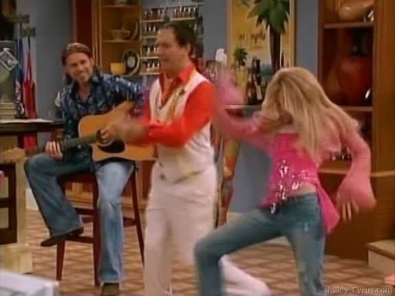 miley-cyrus_dot_com-hannahmontana-ep1caps055 - Hannah Montana episode 01 - Lilly do you want to know a secret
