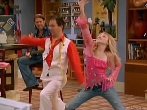 miley-cyrus_dot_com-hannahmontana-ep1caps056 - Hannah Montana episode 01 - Lilly do you want to know a secret