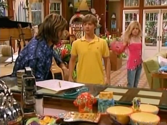 miley-cyrus_dot_com-hannahmontana-ep1caps085