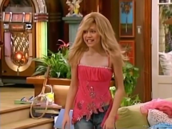 miley-cyrus_dot_com-hannahmontana-ep1caps090 - Hannah Montana episode 01 - Lilly do you want to know a secret