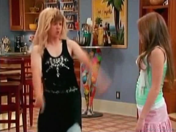miley-cyrus_dot_com-hannahmontana-ep1caps137 - Hannah Montana episode 01 - Lilly do you want to know a secret