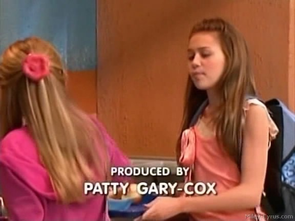 miley-cyrus_dot_com-hannahmontana-ep1caps153 - Hannah Montana episode 01 - Lilly do you want to know a secret