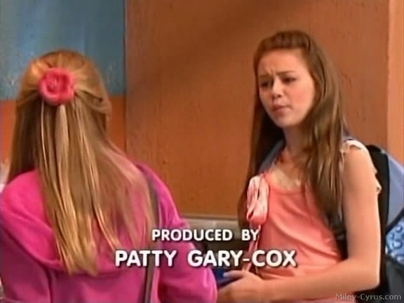 miley-cyrus_dot_com-hannahmontana-ep1caps154 - Hannah Montana episode 01 - Lilly do you want to know a secret