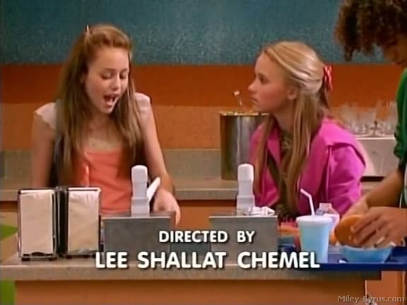 miley-cyrus_dot_com-hannahmontana-ep1caps167 - Hannah Montana episode 01 - Lilly do you want to know a secret