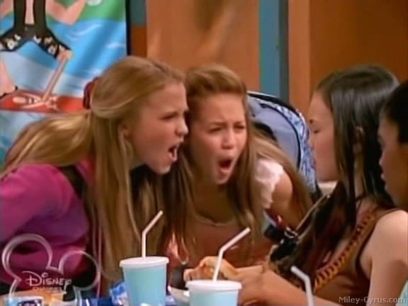 miley-cyrus_dot_com-hannahmontana-ep1caps213