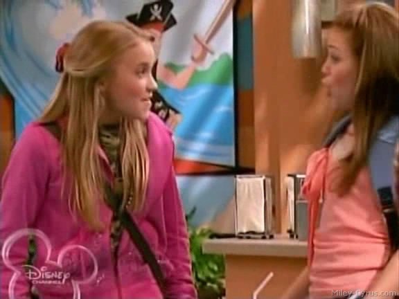 miley-cyrus_dot_com-hannahmontana-ep1caps215
