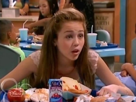 miley-cyrus_dot_com-hannahmontana-ep1caps237 - Hannah Montana episode 01 - Lilly do you want to know a secret