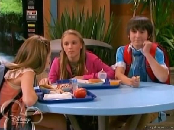 miley-cyrus_dot_com-hannahmontana-ep1caps240
