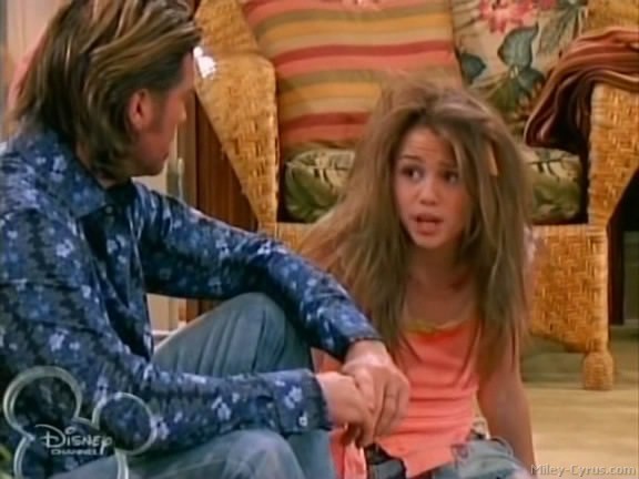 miley-cyrus_dot_com-hannahmontana-ep1caps251