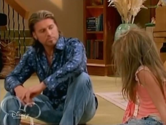 miley-cyrus_dot_com-hannahmontana-ep1caps252
