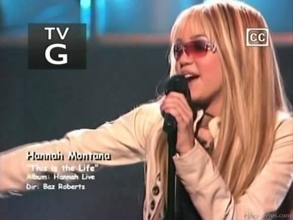miley-cyrus_dot_com-hannahmontana-ep1caps012 - Hannah Montana episode 01 - Lilly do you want to know a secret