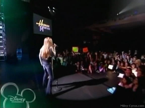 miley-cyrus_dot_com-hannahmontana-ep1caps276 - Hannah Montana episode 01 - Lilly do you want to know a secret