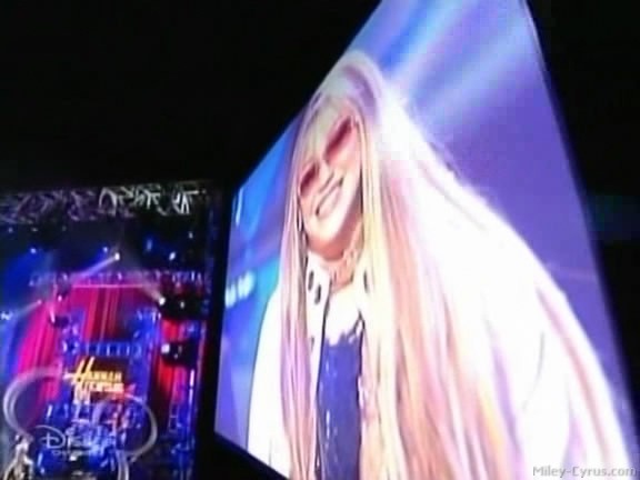 miley-cyrus_dot_com-hannahmontana-ep1caps285 - Hannah Montana episode 01 - Lilly do you want to know a secret