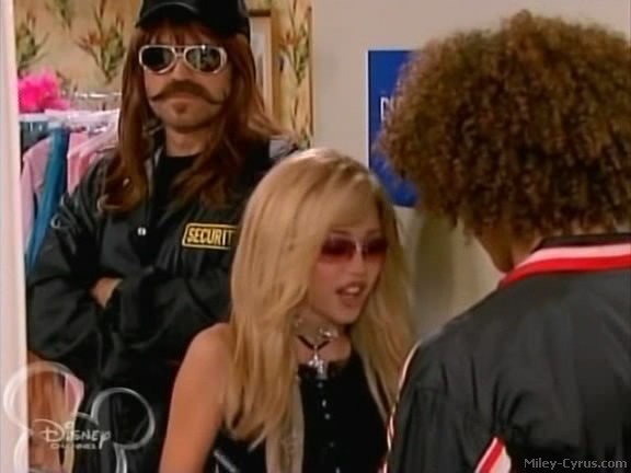miley-cyrus_dot_com-hannahmontana-ep1caps301 - Hannah Montana episode 01 - Lilly do you want to know a secret