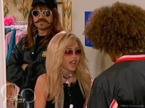 miley-cyrus_dot_com-hannahmontana-ep1caps302 - Hannah Montana episode 01 - Lilly do you want to know a secret