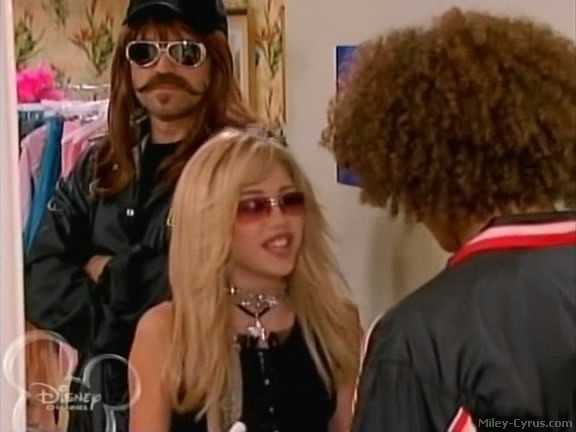 miley-cyrus_dot_com-hannahmontana-ep1caps303 - Hannah Montana episode 01 - Lilly do you want to know a secret