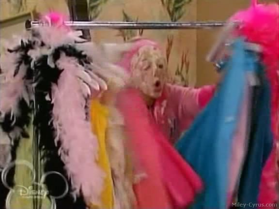 miley-cyrus_dot_com-hannahmontana-ep1caps360