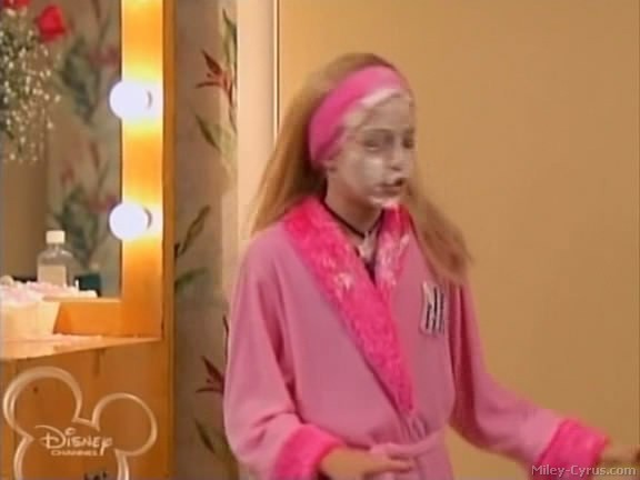 miley-cyrus_dot_com-hannahmontana-ep1caps392