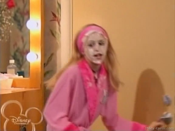 miley-cyrus_dot_com-hannahmontana-ep1caps394