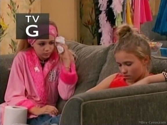 miley-cyrus_dot_com-hannahmontana-ep1caps434 - Hannah Montana episode 01 - Lilly do you want to know a secret