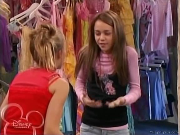 miley-cyrus_dot_com-hannahmontana-ep1caps476 - Hannah Montana episode 01 - Lilly do you want to know a secret