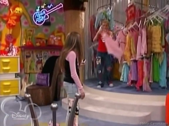 miley-cyrus_dot_com-hannahmontana-ep1caps481