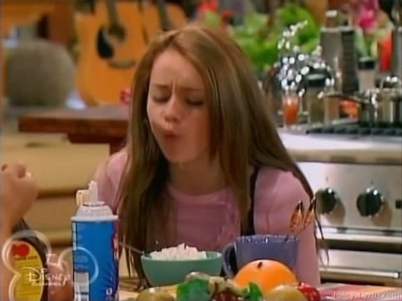 miley-cyrus_dot_com-hannahmontana-ep1caps500