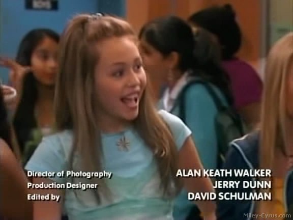 miley-cyrus_dot_com-hannahmontana-ep1caps610 - Hannah Montana episode 01 - Lilly do you want to know a secret