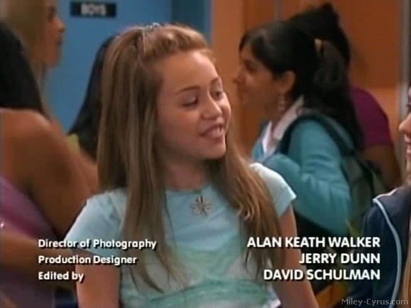 miley-cyrus_dot_com-hannahmontana-ep1caps612 - Hannah Montana episode 01 - Lilly do you want to know a secret