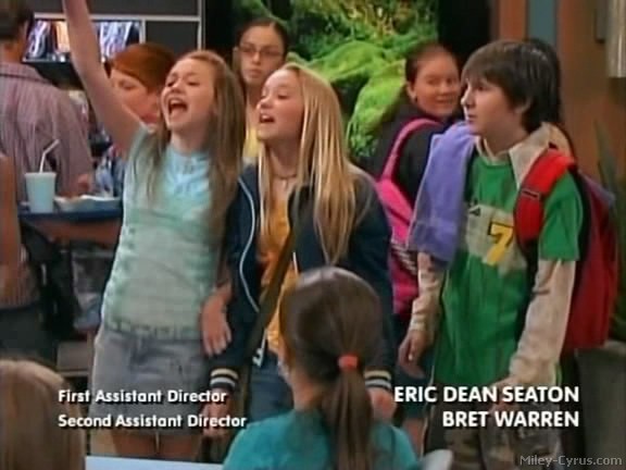 miley-cyrus_dot_com-hannahmontana-ep1caps614 - Hannah Montana episode 01 - Lilly do you want to know a secret